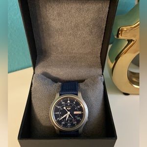 SEIKO Automatic Unisex watch with blue wristband